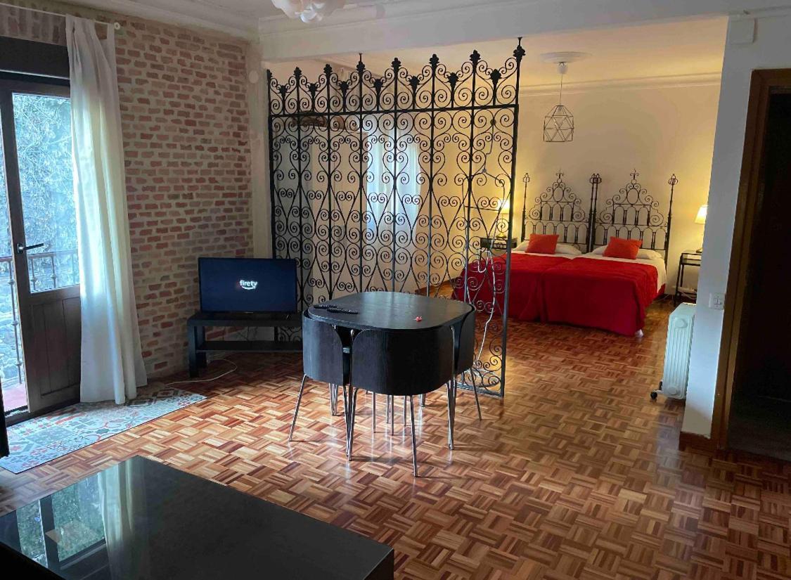 Alojamiento En El Centro De Toledo Apartman Kültér fotó